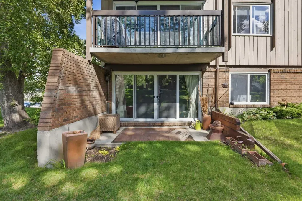 8948 Elbow Drive Calgary AB T2V 0H9