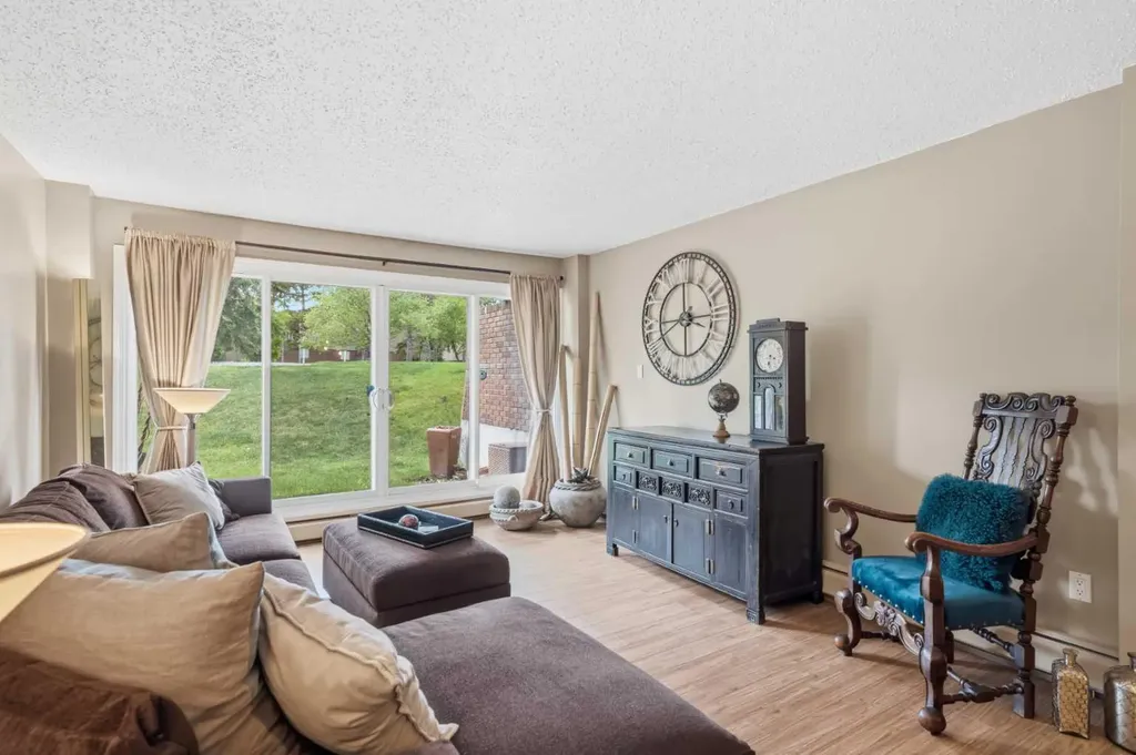 8948 Elbow Drive Calgary AB T2V 0H9