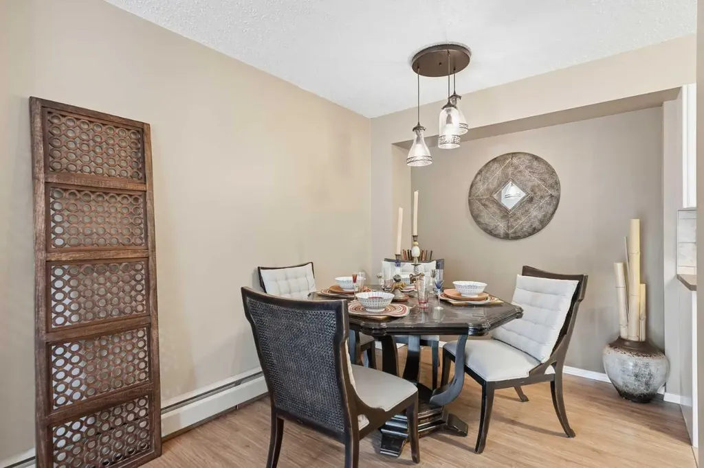 8948 Elbow Drive Calgary AB T2V 0H9