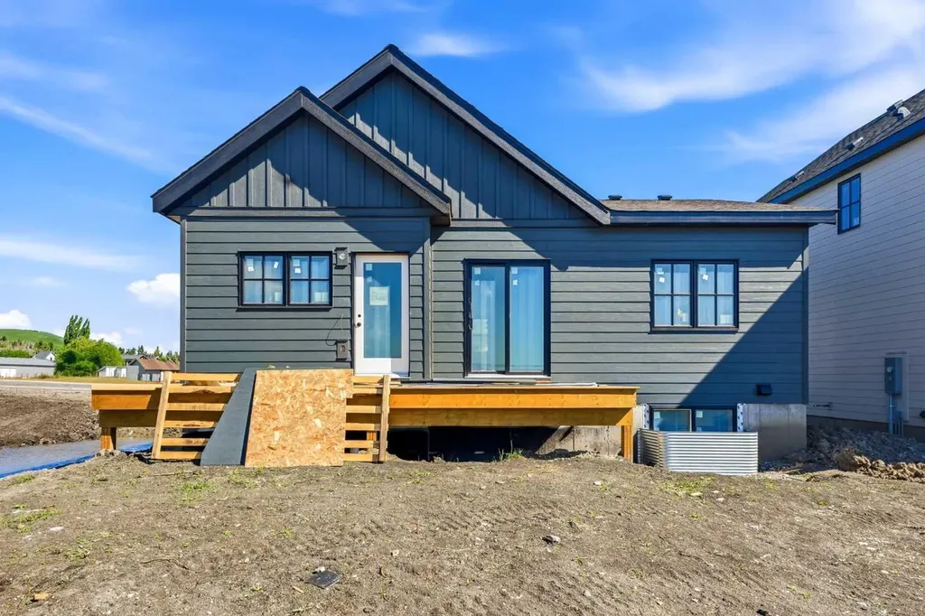 325 Flare Avenue SW Diamond Valley AB T0L2A0