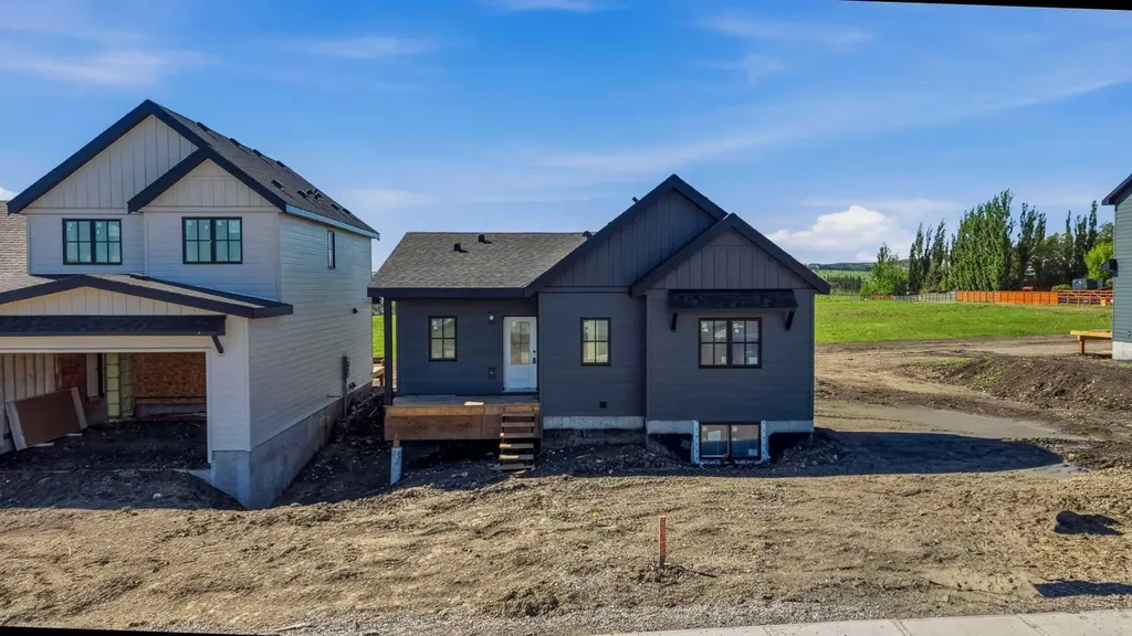 325 Flare Avenue SW Diamond Valley AB T0L2A0