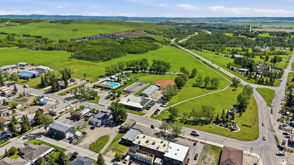 325 Flare Avenue SW Diamond Valley AB T0L2A0