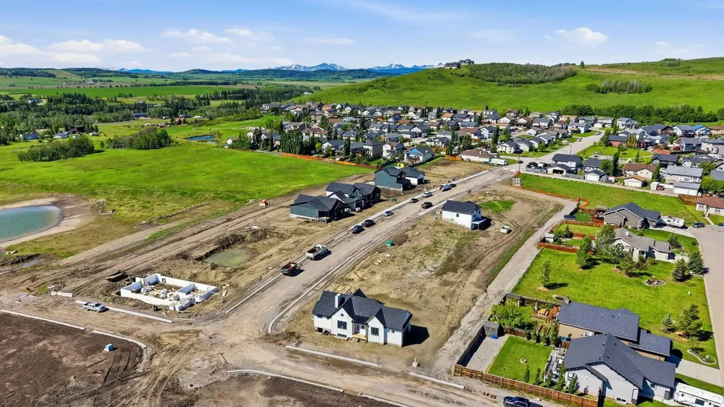 325 Flare Avenue SW Diamond Valley AB T0L2A0