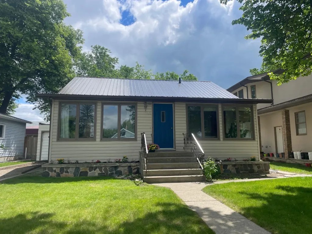 312 3 Street W Brooks AB T1R0E7