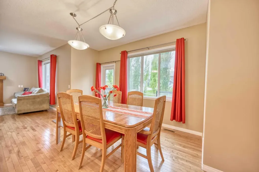 141 Royal Ridge Mount NW Calgary AB T3G 5Z2