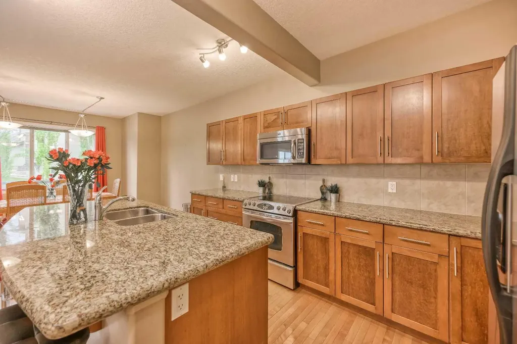 141 Royal Ridge Mount NW Calgary AB T3G 5Z2
