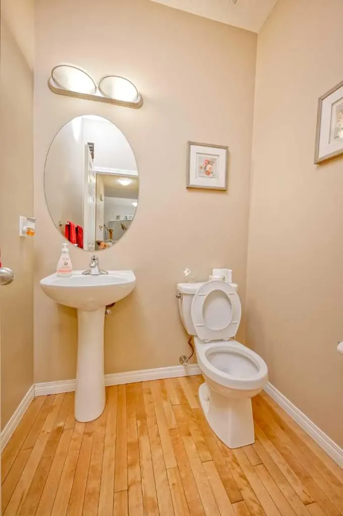 141 Royal Ridge Mount NW Calgary AB T3G 5Z2