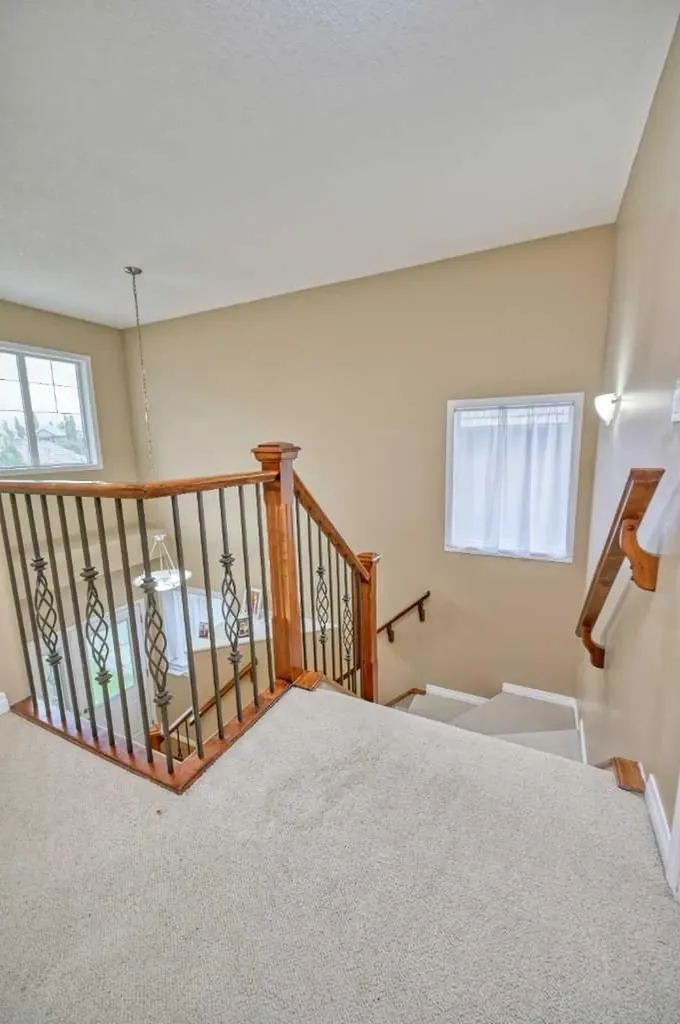 141 Royal Ridge Mount NW Calgary AB T3G 5Z2