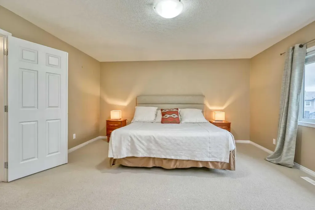 141 Royal Ridge Mount NW Calgary AB T3G 5Z2