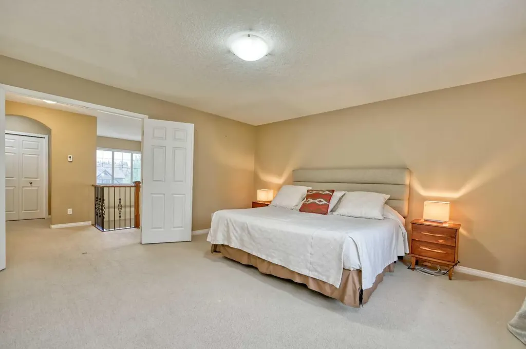 141 Royal Ridge Mount NW Calgary AB T3G 5Z2