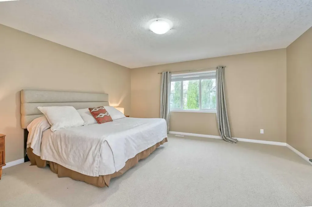 141 Royal Ridge Mount NW Calgary AB T3G 5Z2