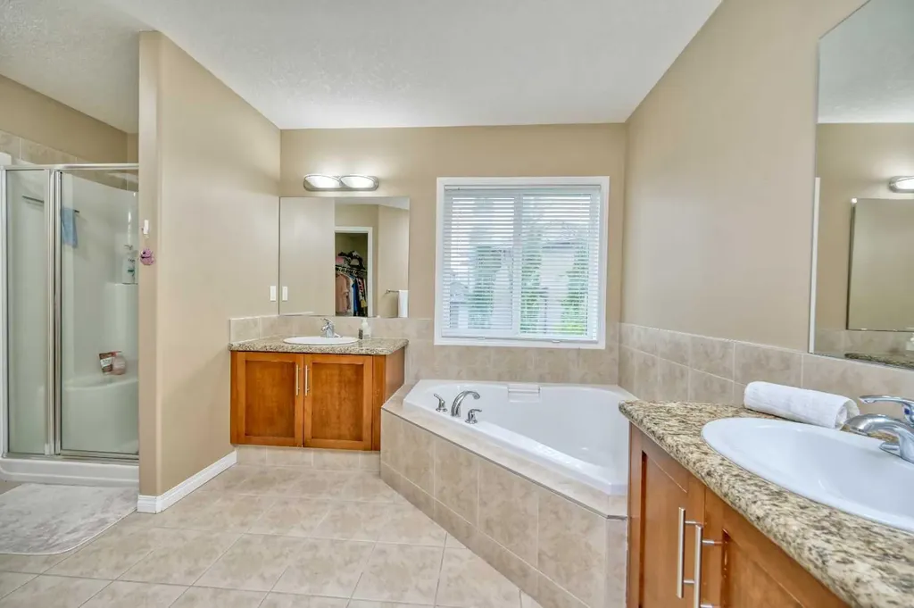 141 Royal Ridge Mount NW Calgary AB T3G 5Z2