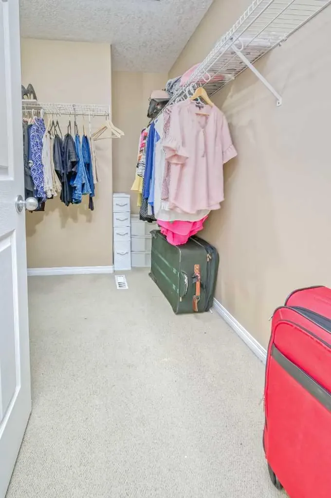 141 Royal Ridge Mount NW Calgary AB T3G 5Z2