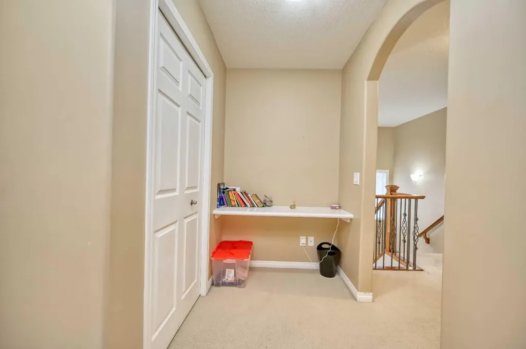 141 Royal Ridge Mount NW Calgary AB T3G 5Z2