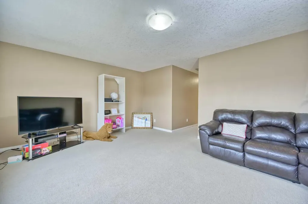 141 Royal Ridge Mount NW Calgary AB T3G 5Z2