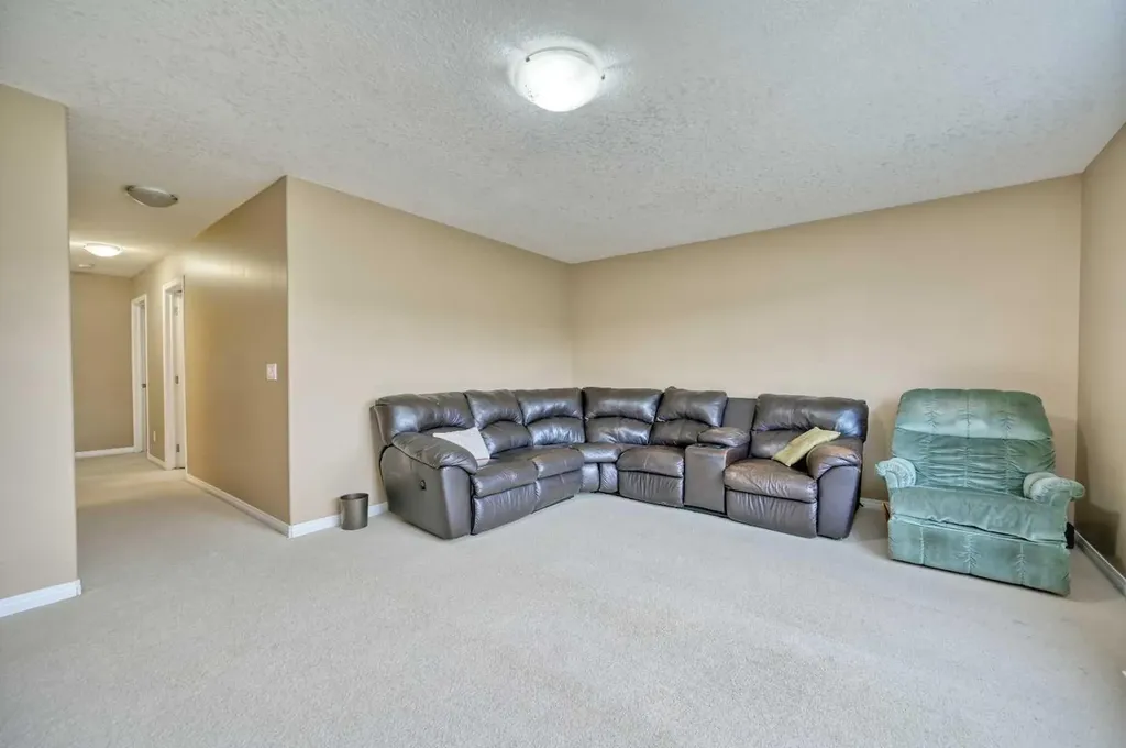 141 Royal Ridge Mount NW Calgary AB T3G 5Z2