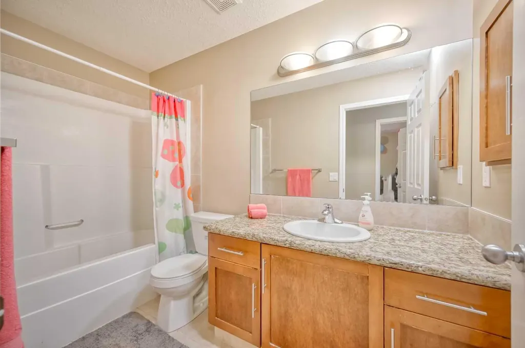 141 Royal Ridge Mount NW Calgary AB T3G 5Z2