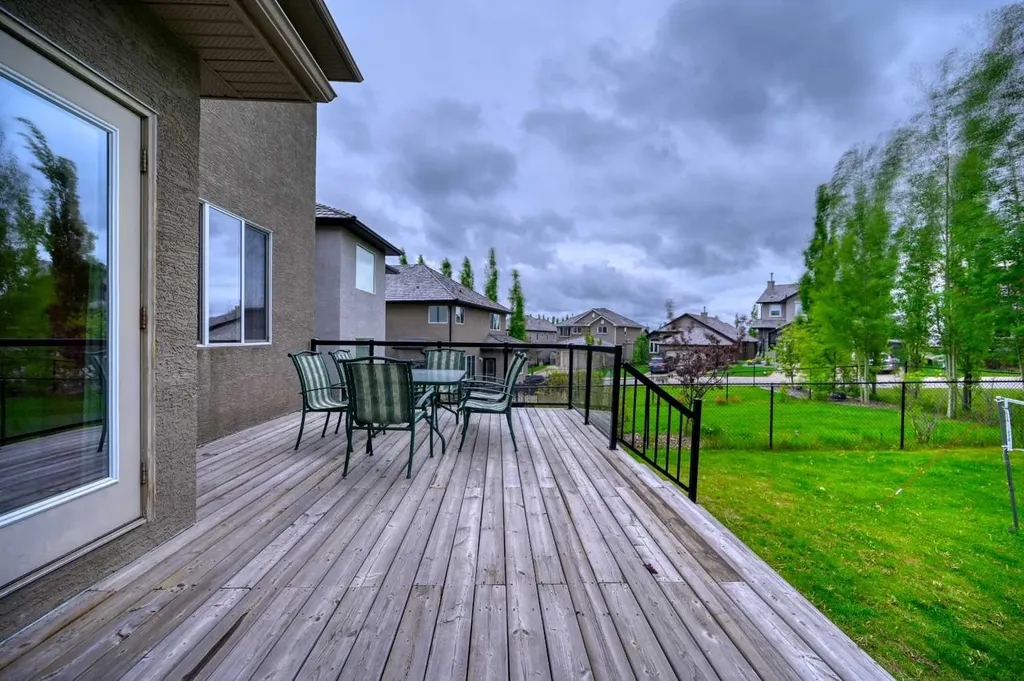 141 Royal Ridge Mount NW Calgary AB T3G 5Z2
