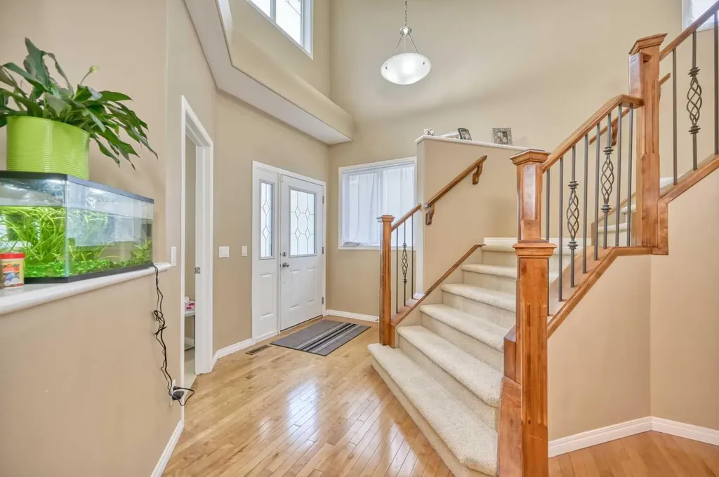 141 Royal Ridge Mount NW Calgary AB T3G 5Z2