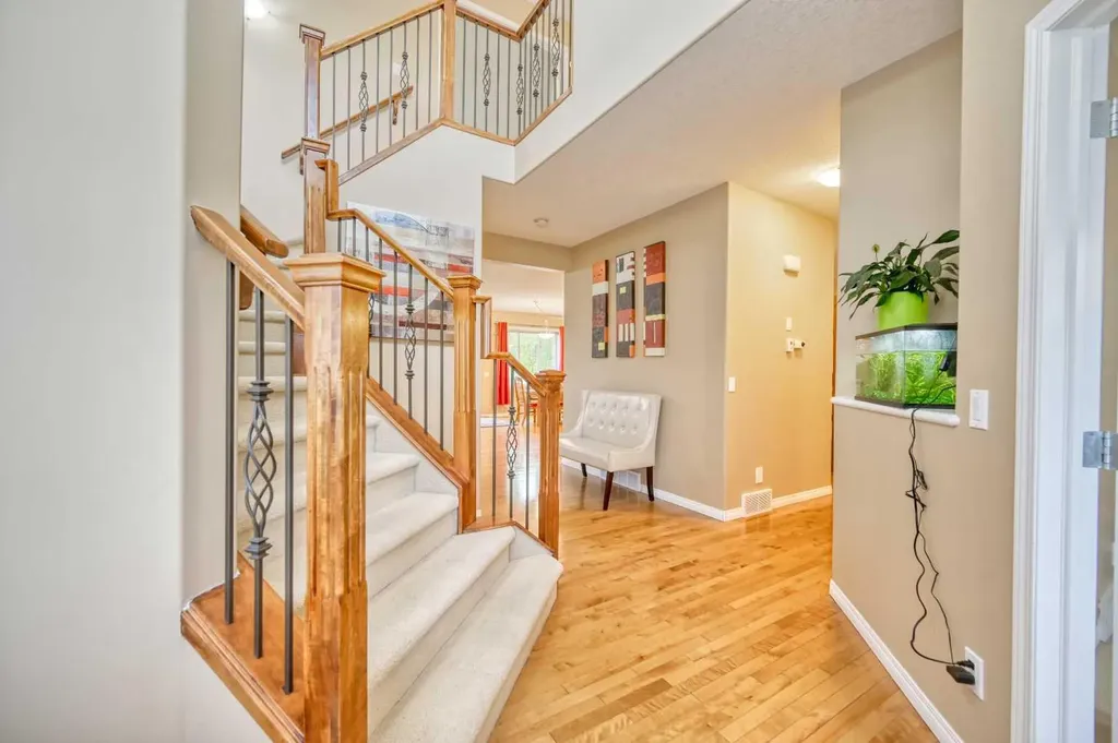 141 Royal Ridge Mount NW Calgary AB T3G 5Z2