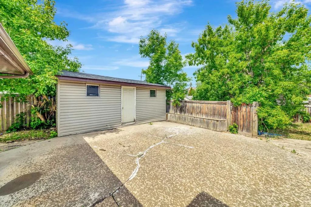 4616 45 Street Lloydminster SK S9V 0H5