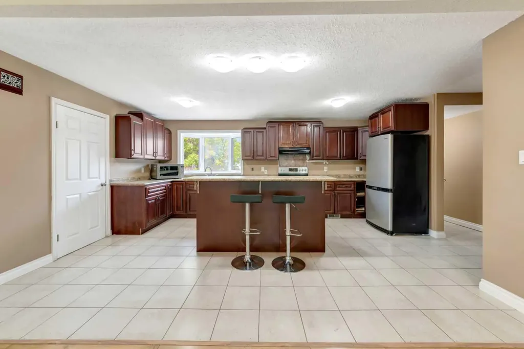 4616 45 Street Lloydminster SK S9V 0H5