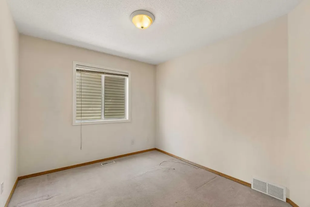 72 Douglas Glen Heights SE Calgary AB T2Z 3T5