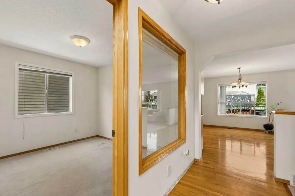 72 Douglas Glen Heights SE Calgary AB T2Z 3T5