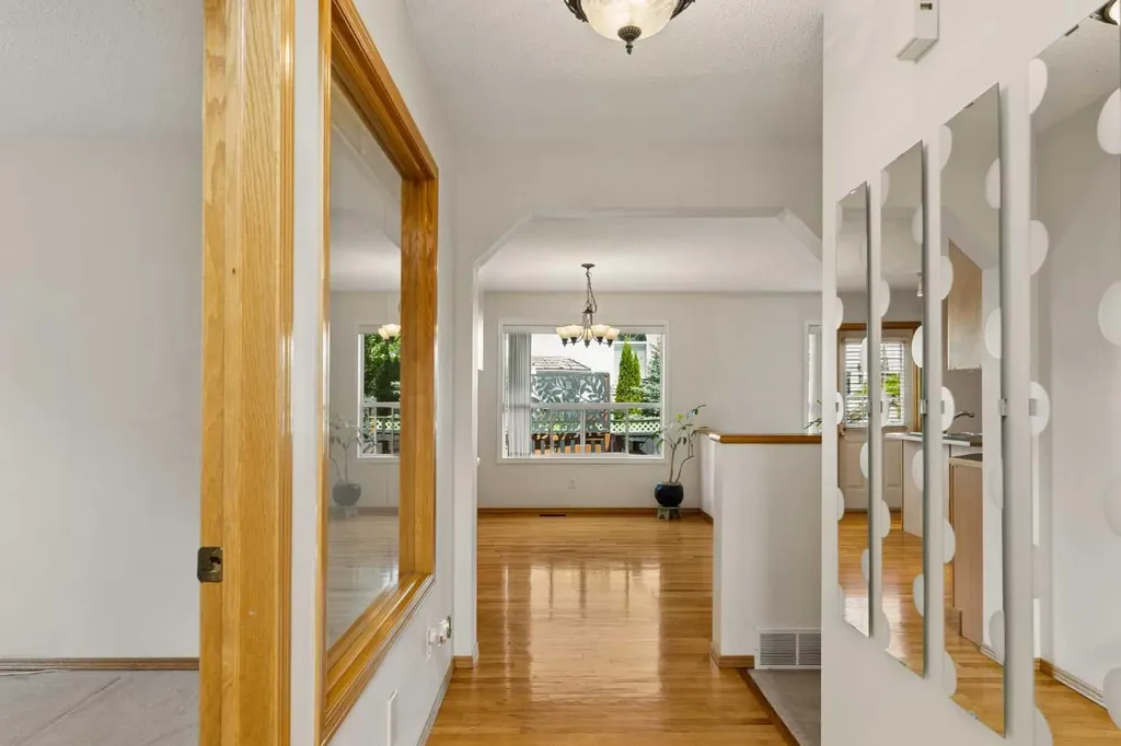 72 Douglas Glen Heights SE Calgary AB T2Z 3T5