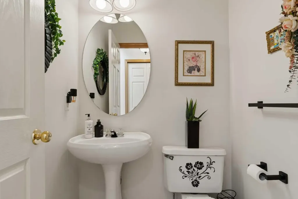 72 Douglas Glen Heights SE Calgary AB T2Z 3T5