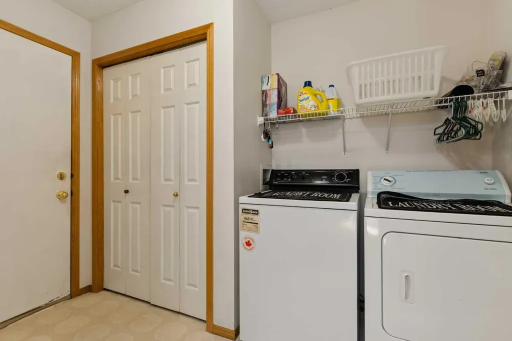 72 Douglas Glen Heights SE Calgary AB T2Z 3T5