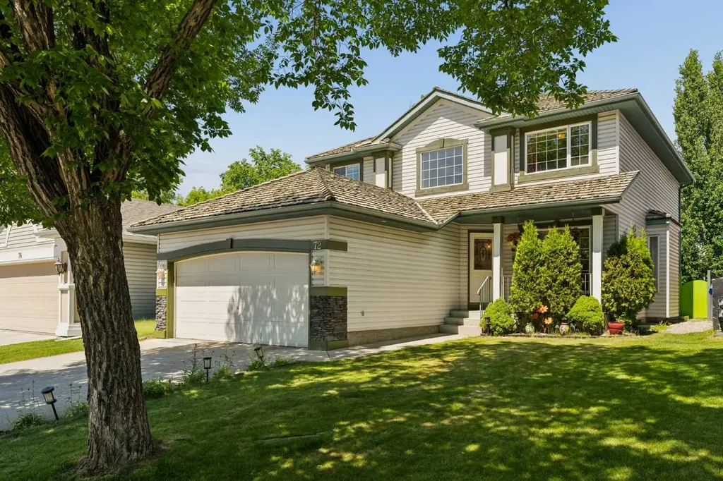 72 Douglas Glen Heights SE Calgary AB T2Z 3T5