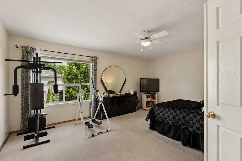72 Douglas Glen Heights SE Calgary AB T2Z 3T5