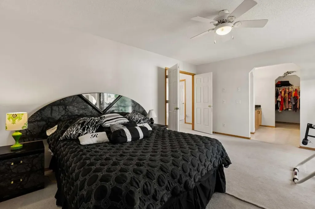 72 Douglas Glen Heights SE Calgary AB T2Z 3T5