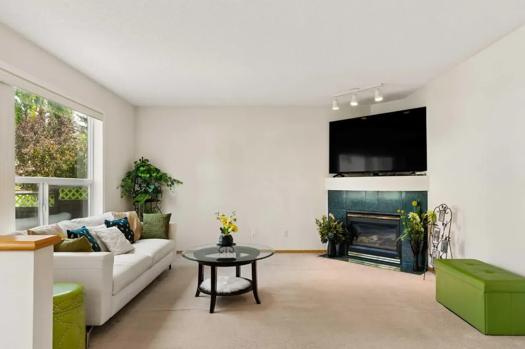 72 Douglas Glen Heights SE Calgary AB T2Z 3T5