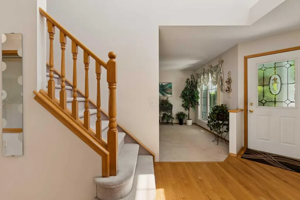 72 Douglas Glen Heights SE Calgary AB T2Z 3T5