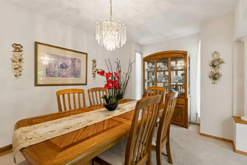 72 Douglas Glen Heights SE Calgary AB T2Z 3T5