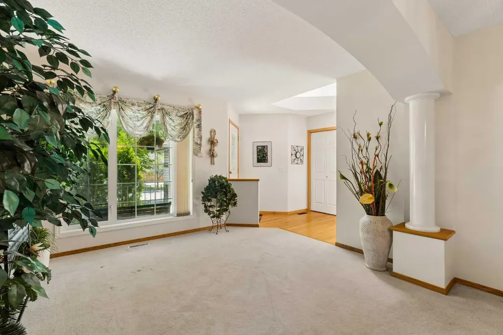 72 Douglas Glen Heights SE Calgary AB T2Z 3T5
