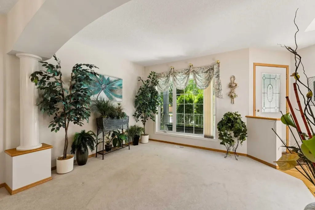 72 Douglas Glen Heights SE Calgary AB T2Z 3T5