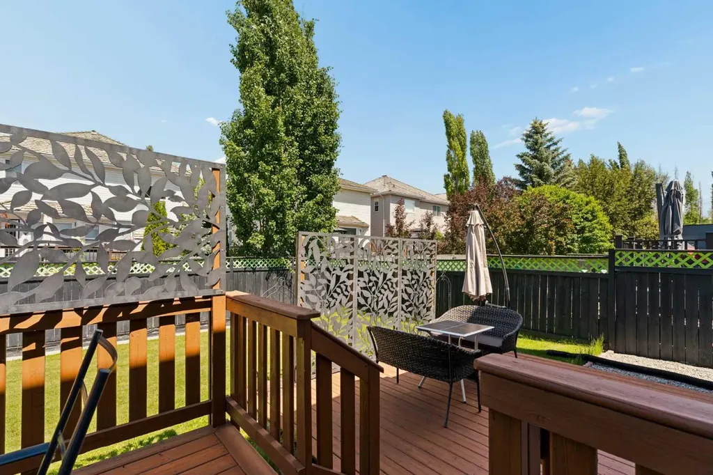 72 Douglas Glen Heights SE Calgary AB T2Z 3T5
