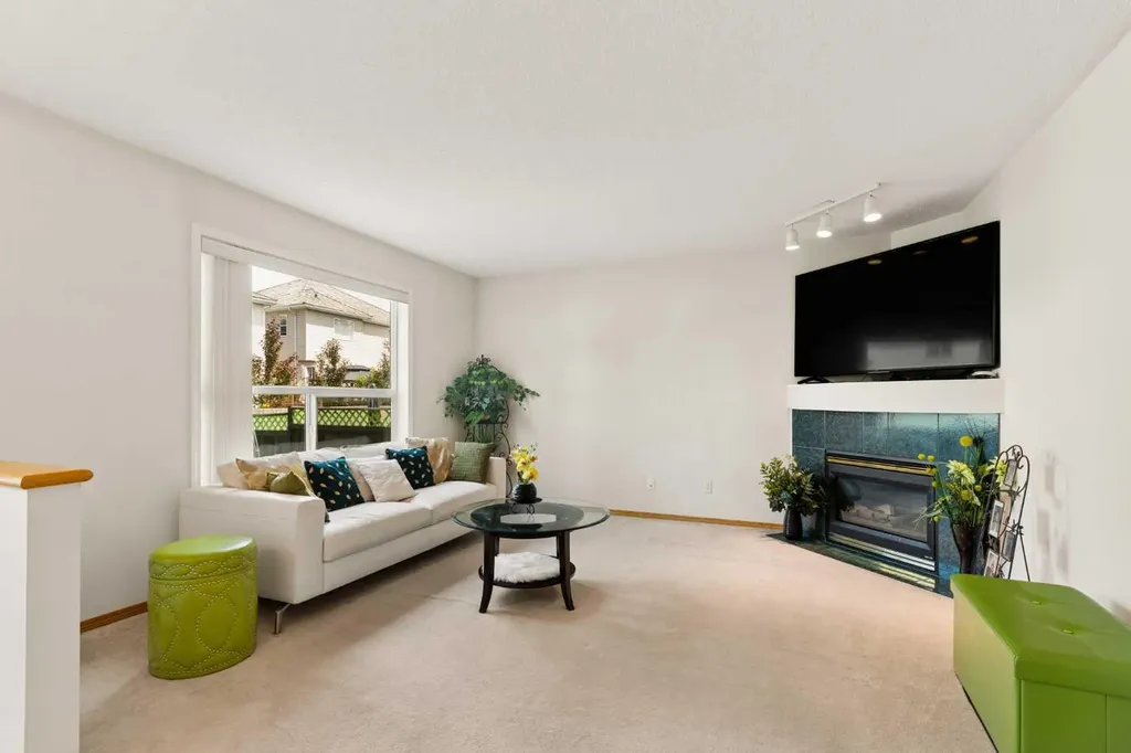 72 Douglas Glen Heights SE Calgary AB T2Z 3T5