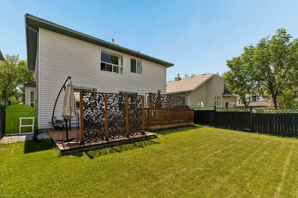 72 Douglas Glen Heights SE Calgary AB T2Z 3T5