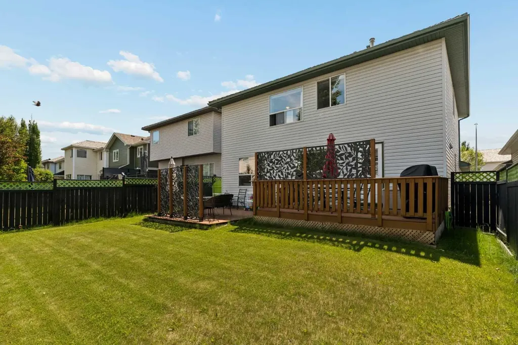 72 Douglas Glen Heights SE Calgary AB T2Z 3T5