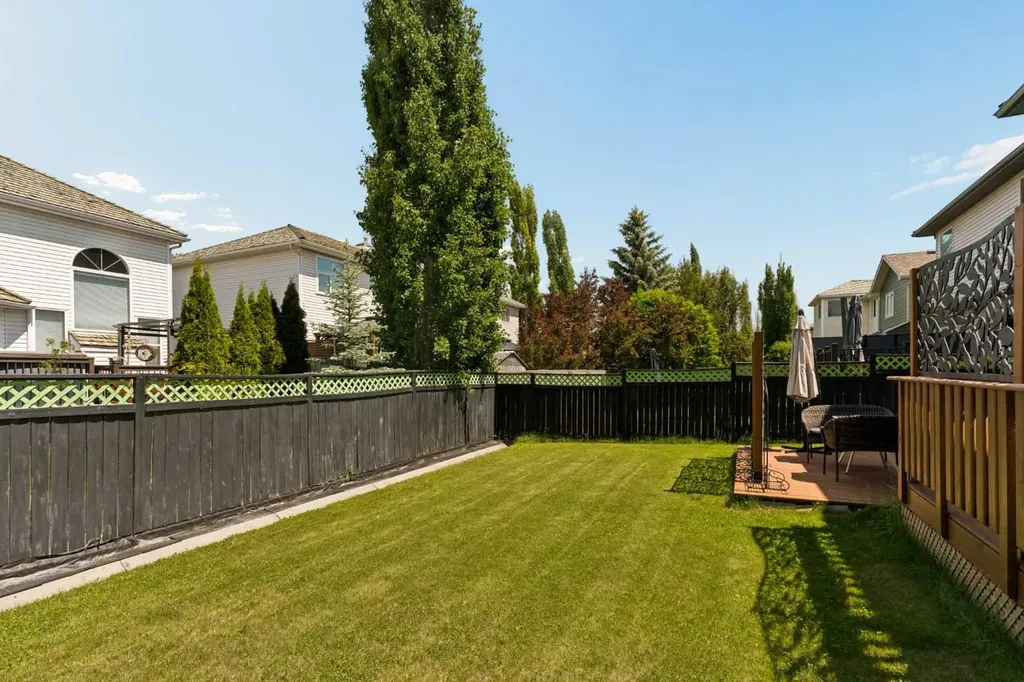 72 Douglas Glen Heights SE Calgary AB T2Z 3T5