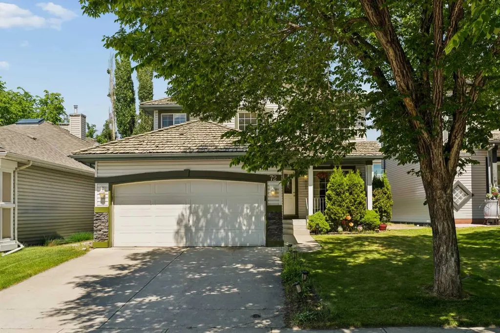 72 Douglas Glen Heights SE Calgary AB T2Z 3T5