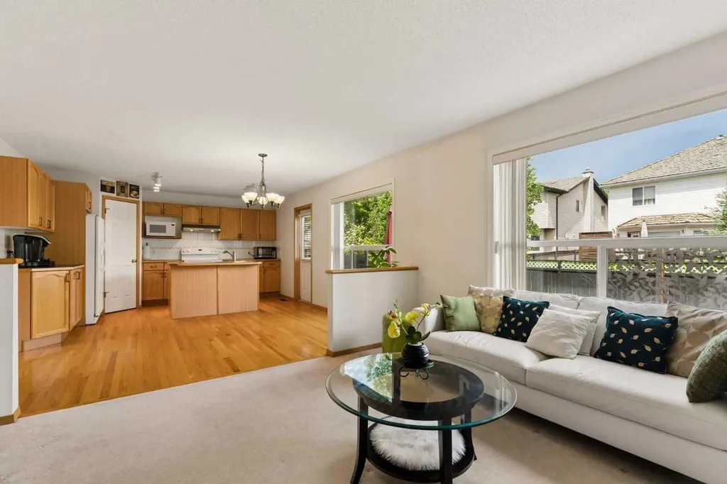 72 Douglas Glen Heights SE Calgary AB T2Z 3T5