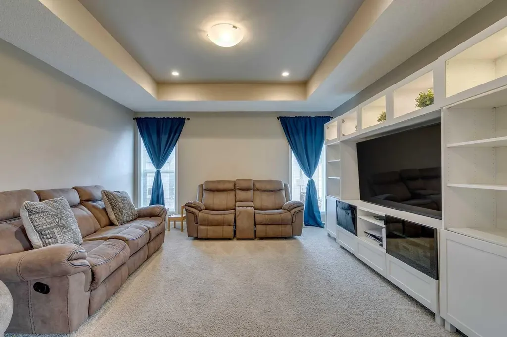 29 Copperpond Parade SE Calgary AB T2Z 5A8