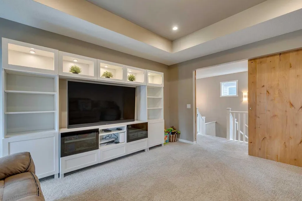 29 Copperpond Parade SE Calgary AB T2Z 5A8