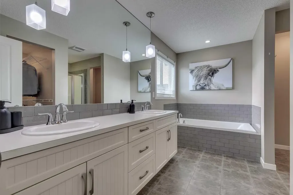 29 Copperpond Parade SE Calgary AB T2Z 5A8