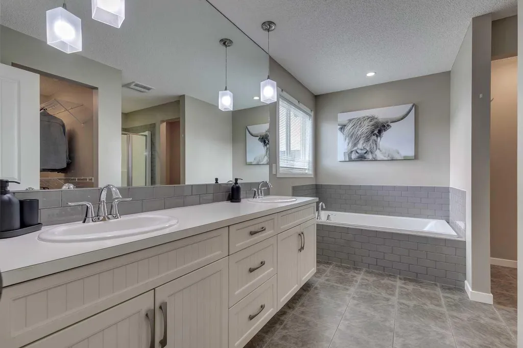 29 Copperpond Parade SE Calgary AB T2Z 5A8